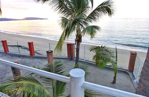 Los Pescadores House | Five bedroom beachhouse with stunning views, quiet swimming beach and pool.