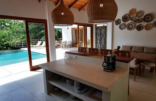 Mal Pais Villa | Five Bedroom House! Walk to the Beach. 5 min drive to Santa Teresa! AC - WiFi