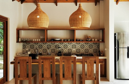 Mal Pais Villa | Five Bedroom House! Walk to the Beach. 5 min drive to Santa Teresa! AC - WiFi