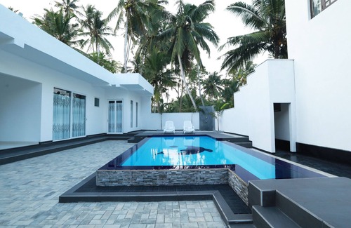 Habaraduwa Villa | FIVE BEDROOM DELUXE VILLA WITH PRIVATE SWIMMING POOL