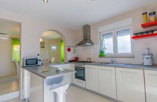 Skatari Villa | Five Bedroom Villa with Private Pool and only 5 km from Pula and its Historic Amphitheatre !