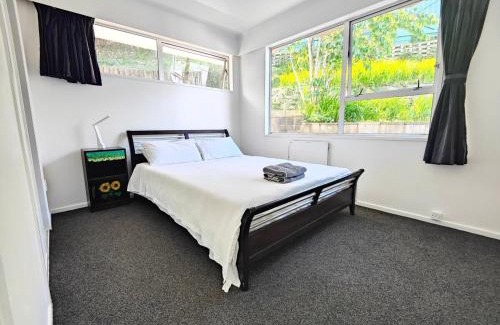 Johnsonville Apartment | five bedrooms and two living rooms property in Johnsonville Wellington