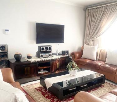 Bloubergstrand House | Five bedrooms holiday home