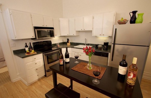 Walla Walla Apartment | Five — King Bed, Historic Downtown Apartment in Nicely Appointed Building on Main Street