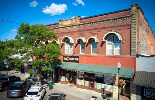 Walla Walla Apartment | Five — King Bed, Historic Downtown Apartment in Nicely Appointed Building on Main Street