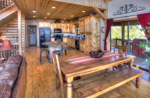 Cleveland Cabin | Five Seasons | Luxury Cabin with Panoramic Views, Hot Tub, Pool Table and More