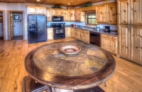 Cleveland Cabin | Five Seasons | Luxury Cabin with Panoramic Views, Hot Tub, Pool Table and More