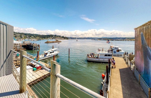 Historic Bayfront Apartment | Five studios in a bayfront lodge w/ gas fireplaces & jetted tubs - near beach!