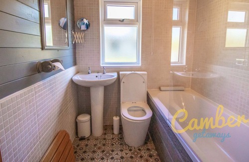 Romney Marsh House | Five Waterings - Luxury Lodge - Kent Countryside