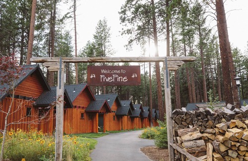 Sisters Cabin | FivePine Lodge & Cabins - Serenity Cabin