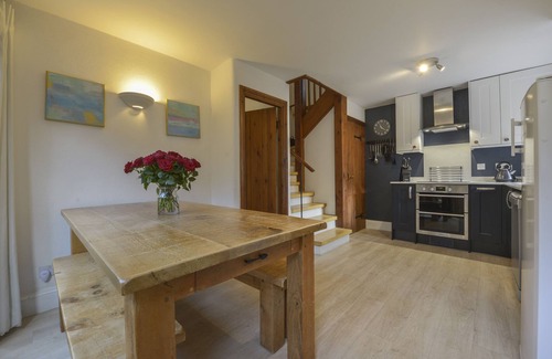 Kingsbridge Cottage | FIXIT COTTAGE, family friendly, with pool in Kingsbridge