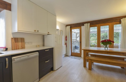Kingsbridge Cottage | FIXIT COTTAGE, family friendly, with pool in Kingsbridge