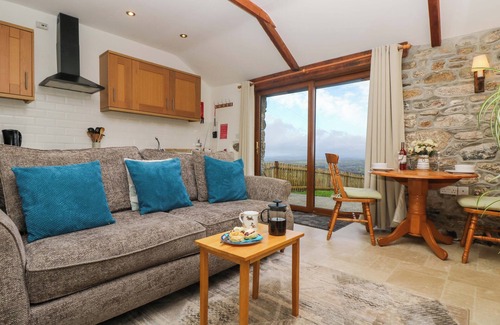 Liskeard Cottage | FIZZ-GOG COTTAGE, pet friendly, with a garden in Upton Cross