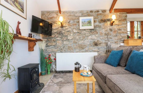 Liskeard Cottage | FIZZ-GOG COTTAGE, pet friendly, with a garden in Upton Cross