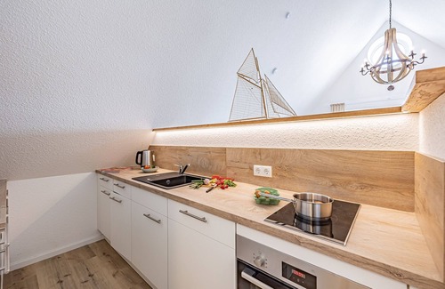 Schleswig Apartment | Fjord berth 7 - underfloor heating, shower, balcony, garden furniture, desk