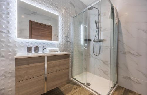 Mellieha House | Fl6 Thelodge-2bed Terrace,garage By Homely