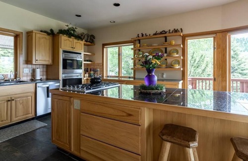 Bozeman House | Flaming Arrow Lodge - Bridger Canyon Home with Acreage and Views