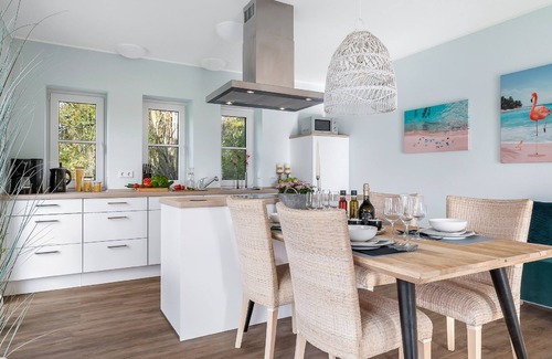 Osterhever Apartment | Flamingo Bay - close to the North Sea, terrace, shower room, modern
