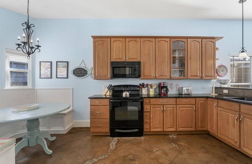 Avalon Beach Estates House | Flamingo Cove Beach House - Private Pool, Pet Friendly, Pickleball, Sleeps 12