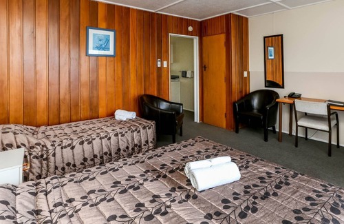 New Plymouth Hotel | Flamingo Motel