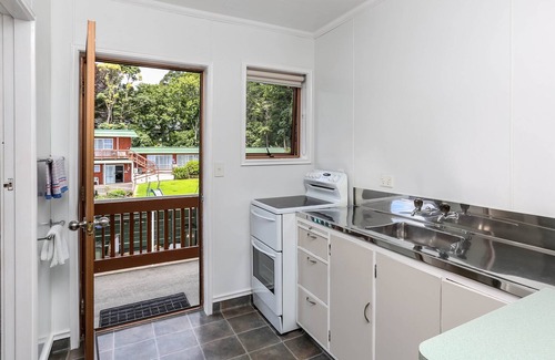 New Plymouth Hotel | Flamingo Motel