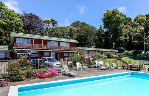 New Plymouth Hotel | Flamingo Motel