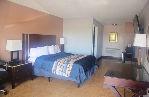 Okeechobee Hotel | Flamingo Motel