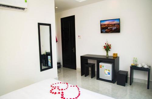 Cam Pho Villa | Flamingo Villa Homestay - Big Rooms with Balcony - Close to Hoi An Old Town 200m & Temple Bridge - Large Outside Pool for Sun Bathing