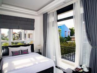 Cam Pho Villa | Flamingo Villa Homestay - Big Rooms with Balcony - Close to Hoi An Old Town 200m & Temple Bridge - Large Outside Pool for Sun Bathing