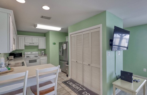 Gulf Shores Cottage | Flash Sale! Three C's. Sleeps 6. Book Now.