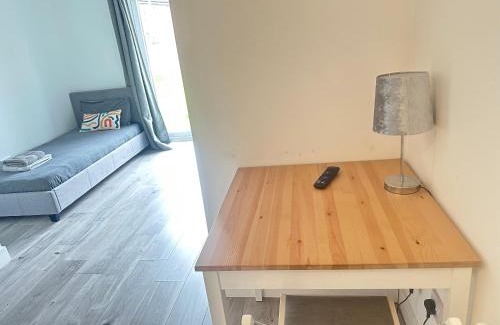 Aylesbury Apartment | Flat 03 Studio flat near Aylesbury Station Free Parking