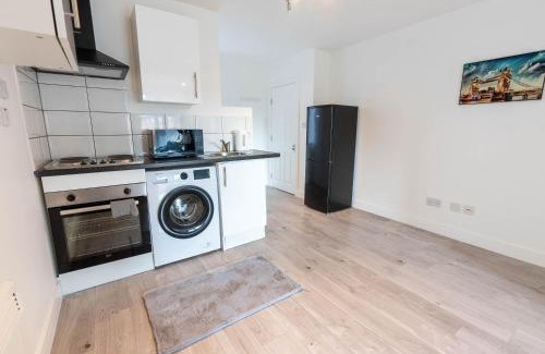 Aylesbury Apartment | Flat 03 Studio flat near Aylesbury Station Free Parking