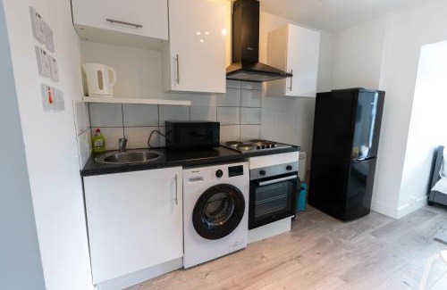 Aylesbury Apartment | Flat 04 Studio flat close to Aylesbury town and Station Free Parking