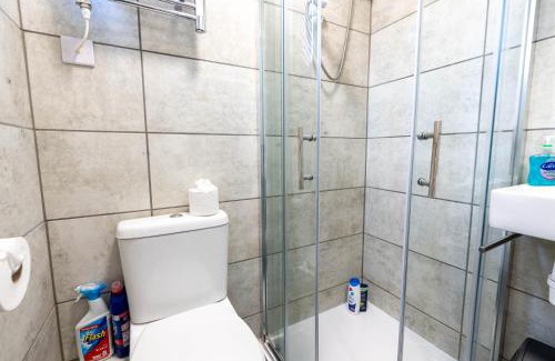 Aylesbury Apartment | Flat 04 Studio flat close to Aylesbury town and Station Free Parking