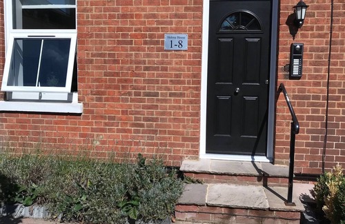 Reading Apartment | Flat 1 Helena House, 1-bed, Sleeps 2, Garden