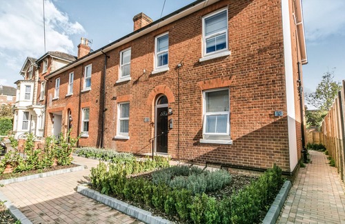 Reading Apartment | Flat 14 Helena House, 1-bed, Sleeps 3, Parking