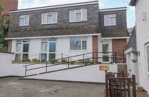 Roundham Cottage | FLAT 1A, BIG TREE HOLIDAY FLATS, family friendly in Paignton