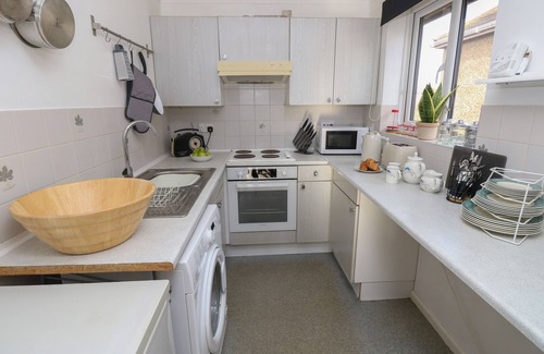 Southampton Cottage | FLAT 2, CLIFTON GARDENS, pet friendly, with a garden in Southampton