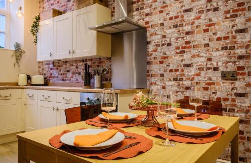 Bowness-on-Windermere Apartment | Flat 2, The Old Antiques Warehouse - FREE off-site Health Club access with Pool, Sauna, Steam Room & Gym