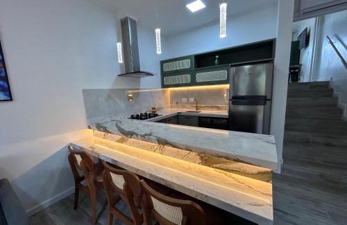 Riviera de Sao Lourenco Apartment | Flat 233 Riviera de São Lourenço, Bertioga Amarílis 3 piscinas climatizadas, carregador veiculo elétrico, Apartamento Duplex inteiro, cozinha equipada completa, serviço de praia final semana, limpeza e trocas diária de toalhas,