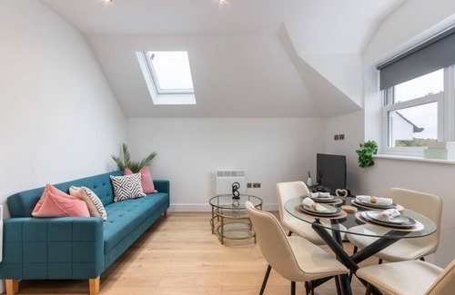 Leatherhead Apartment | Flat 3 Saarb Apartments