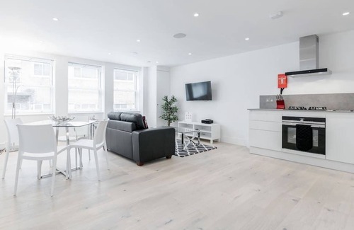 Ealing Common Apartment | Flat 33 Walpole Court - 2 bedroom apartment