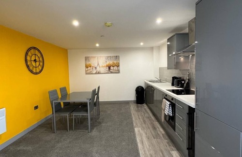 Yeadon Apartment | Flat 401 Spacious Two Bedroom