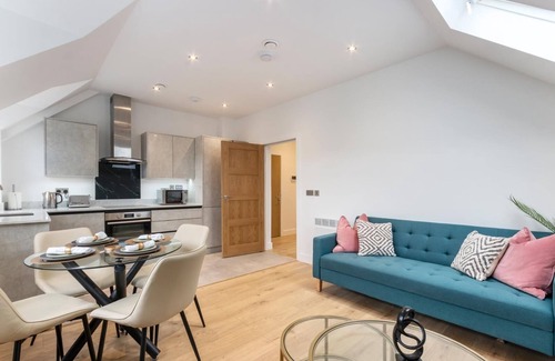 Leatherhead Apartment | Flat 5 Saarb Apartments