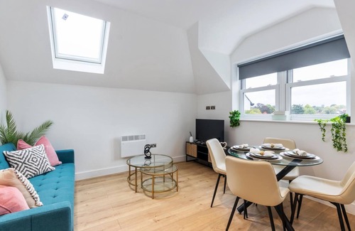 Leatherhead Apartment | Flat 5 Saarb Apartments