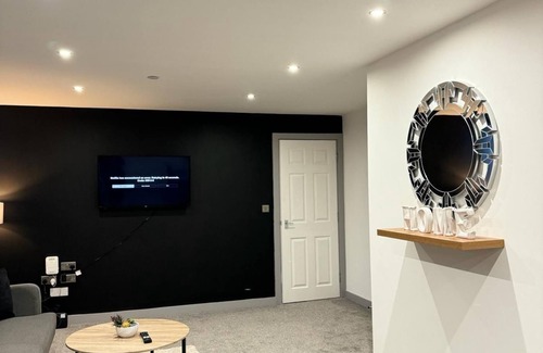 Chapeltown Apartment | Flat 501 Chic Apartment Living