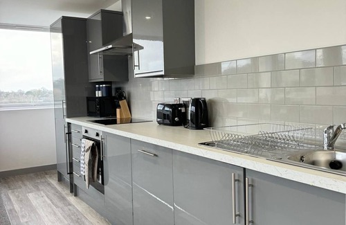 Yeadon Apartment | Flat 507 Modern Luxury Living
