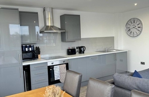 Yeadon Apartment | Flat 507 Modern Luxury Living