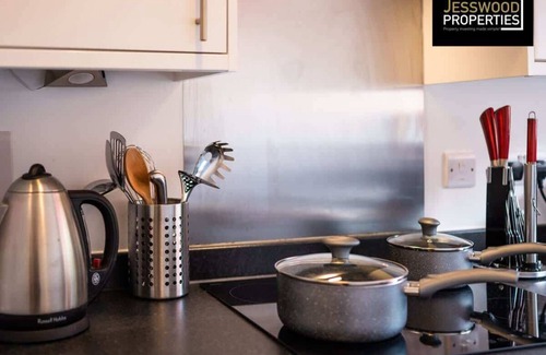 Hinckley Apartment | Flat 8 Inviting 2 Bedroom 1st Floor flat | Parking