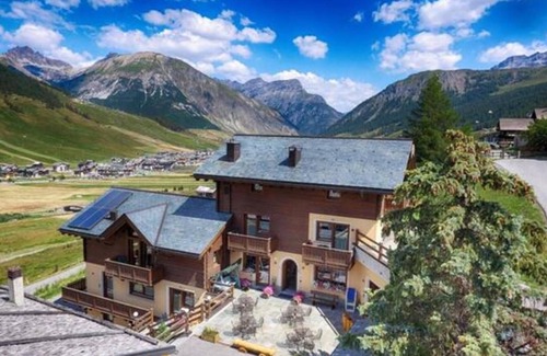 Teola Apartment | Flat Casciana - Baita Cusini with mountain view, wellness area and Wi-Fi